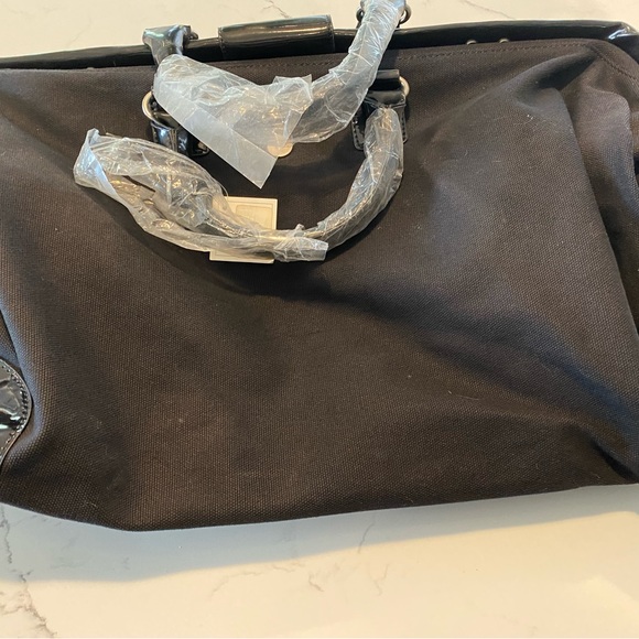 Weekender by Toss Designs - Picture 2 of 3